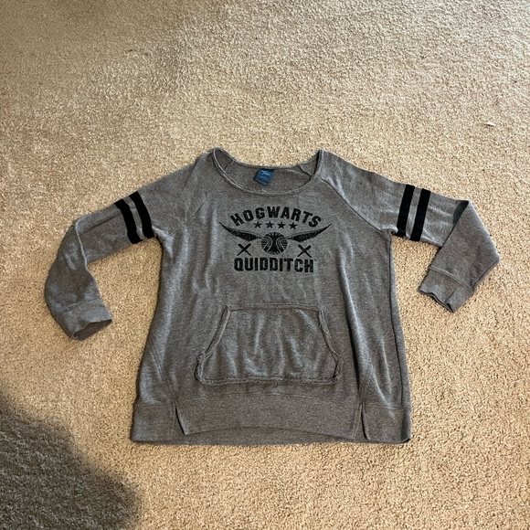 Harry Potter hogwarts quidditch gray long sleeve pocked sweater never worn - Picture 4 of 6